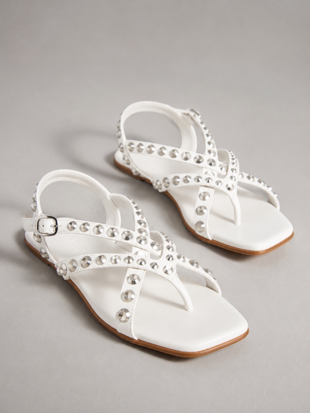 NWT Jeffrey Campbell Xanthe White Silver Studded Thong Slingback Sandals Sz 7/38